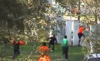 
	VIDEO INCREDIBIL! Un arbitru si-a salvat viata dupa ce a sarit gardul stadionului! O echipa intreaga l-a batut MAR
