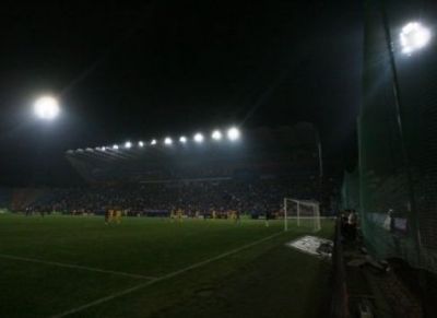 
	Gigi a calcat pe bec, cantecele din Peluza se pierd in BEZNA: stadionul Ghencea a ramas fara curent electric!!! 

