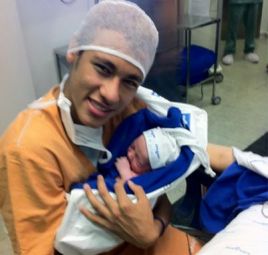 foto-neymar-tata-la-19-ani-mama-copilului-e-minora_size2.jpg