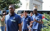 Ribery, asaltat de fani in Herastrau! Piturca i-a scos pe jucatori la padure :) Ce au facut cele doua echipe inainte de razboiul de pe National Arena