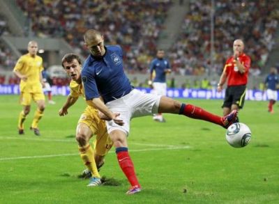 
	Francezii isi bat joc de terenul de milioane al Romaniei: "Ce-i cu gazonul asta de c***t?" Prima intrebare pe care o primeste Nicolita la St. Etienne:
