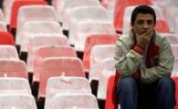 
	Dinamo poate intra in istorie: prima echipa care castiga titlul fara fani in tribune! Cum ameninta Rapidul cu poarta plina si peluza goala: 
