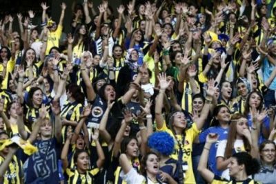 
	VIDEO FABULOS! Moment UNIC in fotbal: 41.000 de femei au luat locul ULTRASILOR pe stadion! Vezi ce show au facut turcoaicele pentru Fener!
