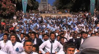 VIDEO Febra HAKA in Noua Zeelanda! Ce coregrafie au facut 1200 de pusti de la un liceu!