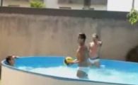 
	VIDEO: Alexis Sanchez s-a RUPT din nou... in figuri la piscina! Da goluri din foarfeca si danseaza pe Backstreet Boys cu un coleg de-al lui Torje
