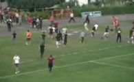 
	VIDEO: Daca fiecare meci prost al lui Tanase s-ar incheia asa, azi ar fugi precum Usain Bolt :)) Cum si-au fugarit fanii echipa pentru ca juca praf 
