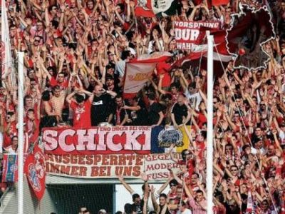 
	SUPER FOTO / Sex in direct pe stadion! Un cuplu a oferit imagini INCENDIARE la un meci al lui Bayern Munchen

