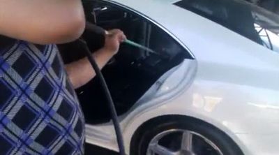 
	VIDEO: Dupa modelul "Ranga si Maybach-ul", nu ii inveti tu pe machedoni cum sa-si spele masina!
