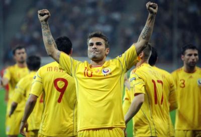
	Mutu e mai mare ca Hagi! Chivu e genial! Galeria il striga NAPOLEON pe Piturca! Romania merge iar la EURO! Cronica unui vis din care iti trebuie palme ca sa-ti revii
