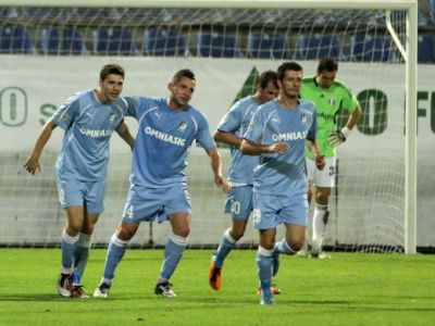 Revine "Gasca Nebuna" din Regie? Multescu i-a lasat in locul lui pe "Arsene Wenger"! Ce antrenor va face senzatie in Liga 1:
Revine "Gasca Nebuna" din Regie? Multescu i-a lasat in locul lui pe "Arsene Wenger"! Ce antrenor va face senzatie in Liga 1: