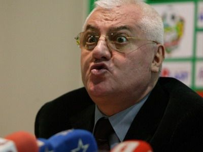 
	DNA acuza: Dragomir i-a cerut spaga lui Iancu! Reactia sefului de la Poli: "E mana lui Mircea Sandu!"
