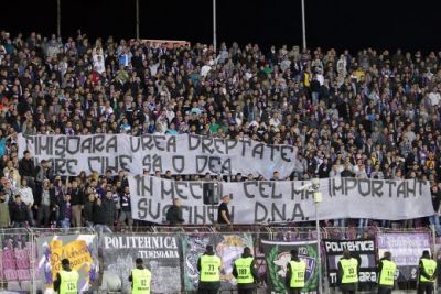 De NEIMAGINAT: Cel mai DEZAXAT mesaj vazut anul asta in Romania! Ce i-au transmis fanii Timisoarei lui Mircea Sandu