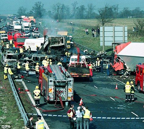 Accident horror in England! 27 cars were damaged on the freeway! 7 dead and 51 wounded! Accident horror in England! 27 cars were damaged on the freeway! 7 dead and 51 wounded!