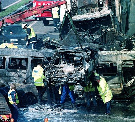 Accident horror in England! 27 cars were damaged on the freeway! 7 dead and 51 wounded! Accident horror in England! 27 cars were damaged on the freeway! 7 dead and 51 wounded!