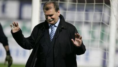 De ce n-a venit Dinu Gheorghe la Steaua: "E dinamovist, alerga in pantaloni scurti prin Stefan cel Mare" Ce cadou i-a facut IDOLUL Cornel Dinu De ce n-a venit Dinu Gheorghe la Steaua: "E dinamovist, alerga in pantaloni scurti prin Stefan cel Mare" Ce cadou i-a facut IDOLUL Cornel Dinu