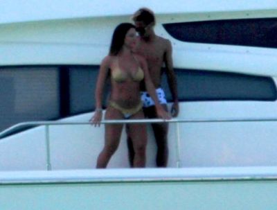 
	FOTO: Petrecere NEBUNA cu Neymar pe un yacht! Vezi ce fete superbe i-au tinut companie
