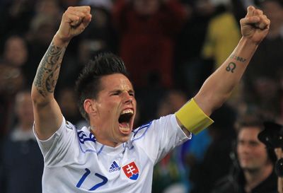 
	A DISTRUS-o pe Steaua si acum are tinta pe MILIARDARI! 'Asasinul' platit sa-i faca pe seici sa blesteme ziua cand au aparut in fotbal
