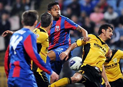 Plecarea de la Steaua i-a SALVAT cariera! Omul cu mai multe goluri decat tot atacul Stelei e dorit de Sahtior si Dinamo Kiev! "La Steaua sunt interese personale!"
Plecarea de la Steaua i-a SALVAT cariera! Omul cu mai multe goluri decat tot atacul Stelei e dorit de Sahtior si Dinamo Kiev! "La Steaua sunt interese personale!"