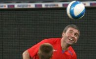 
	Hagi: "Eu, la varsta lui, eram LEMN cand loveam cu dreptul!" El va ajunge mai mare si decat Regele:
