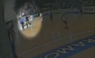 
	VIDEO! Cel mai bun jucator din lume a lovit un arbitrul cu un sut in f***! Vezi faza care i-a SOCAT pe fani

