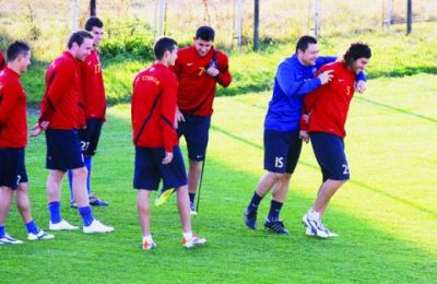 Steaua INGHEATA pentru ultima sansa la titlu! Vestea care baga milioanele pentru transferuri inapoi in buzunarul lui Becali
 
 Steaua INGHEATA pentru ultima sansa la titlu! Vestea care baga milioanele pentru transferuri inapoi in buzunarul lui Becali