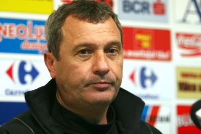 Mircea Rednic, DAT AFARA de la Kazar Lankaran! De ce a fost demis desi echipa e la 3 puncte de lider:
Mircea Rednic, DAT AFARA de la Kazar Lankaran! De ce a fost demis desi echipa e la 3 puncte de lider: