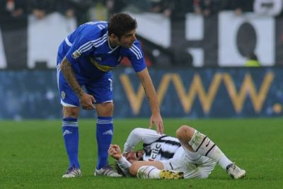 VIDEO SOCANT! Del Piero a iesit in sange de pe teren cu Cesena! Mutu a chemat imediat medicii
VIDEO SOCANT! Del Piero a iesit in sange de pe teren cu Cesena! Mutu a chemat imediat medicii