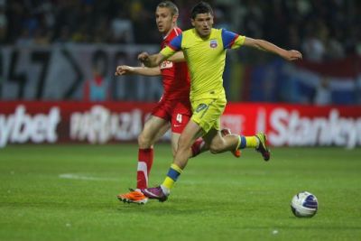 TOTUL sau NIMIC! "Daca invinge Steaua, au din nou sanse la titlu. Daca pierd, nu isi mai revin!" De ce are Dinamo un mare avantaj la derby:
TOTUL sau NIMIC! "Daca invinge Steaua, au din nou sanse la titlu. Daca pierd, nu isi mai revin!" De ce are Dinamo un mare avantaj la derby: