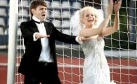 
	VIDEO FABULOS! Rusescu a facut circ la nunta: si-a pus mireasa sa stea in poarta si a avut tort cu Steaua!
