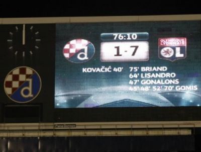Coruptia ucide fotbalul croat! Doi oameni arestati AZI in tara care a dat "mizerabilul" Dinamo 1-7 Lyon! Vezi de ce sunt acuzati:
 
 Coruptia ucide fotbalul croat! Doi oameni arestati AZI in tara care a dat "mizerabilul" Dinamo 1-7 Lyon! Vezi de ce sunt acuzati: