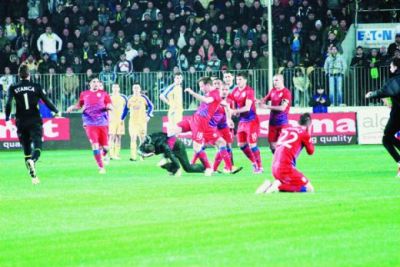 Steaua isi poate pierde eroul! Gigi Becali: "Martinovici m-a anuntat ca vrea sa plece" Steaua isi poate pierde eroul! Gigi Becali: "Martinovici m-a anuntat ca vrea sa plece"