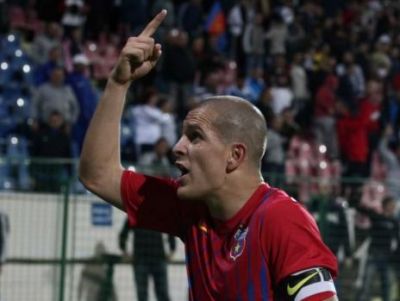 Lacatus "canta" pentru Steaua: "Aduceti-va aminte de meciul nostru!"  100 de motive pentru Bourceanu sa isi scoata azi topoarele: 
 
 Lacatus "canta" pentru Steaua: "Aduceti-va aminte de meciul nostru!"  100 de motive pentru Bourceanu sa isi scoata azi topoarele: