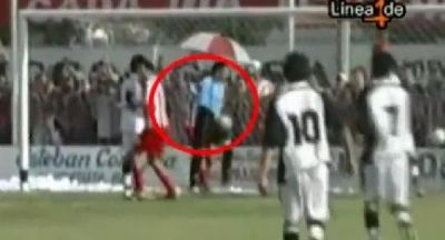 
	VIDEO: De la Tyson nu s-a mai vazut asa ceva! Un portar CANIBAL a socat planeta! Vezi in ce hal si-a muscat adversarul de FATA!

