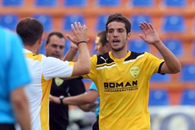 Dinamo si CFR Cluj au negociat, Steaua l-a luat pe "cel mai bun mijlocas de banda din Romania!" Cine il va face uitat pe Banel:
 
 Dinamo si CFR Cluj au negociat, Steaua l-a luat pe "cel mai bun mijlocas de banda din Romania!" Cine il va face uitat pe Banel: