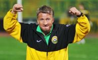
	Strainii, la picioarele lui SuperDan! "E un EROU!" Vezi cum e ridicat Petrescu in slavi chiar de ziua lui:
