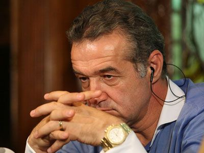 Steaua RATEAZA cel mai important transfer al iernii! Omul adus sa acopere golul din aparare e ACCIDENTAT! Ce anunta Becali:
 
 Steaua RATEAZA cel mai important transfer al iernii! Omul adus sa acopere golul din aparare e ACCIDENTAT! Ce anunta Becali: