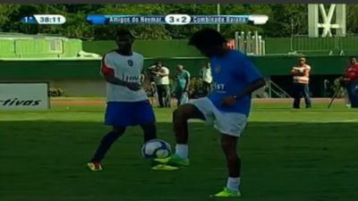 VIDEO Neymar si-a revenit dupa finala CM! Vezi ce SHOW a facut la un meci caritabil din Brazilia!
 
 VIDEO Neymar si-a revenit dupa finala CM! Vezi ce SHOW a facut la un meci caritabil din Brazilia!