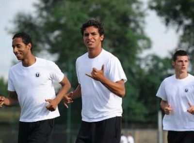 In aceasta iarna va semna cu Steaua, dar nu vrea sa stea prea mult: "Visul meu e sa joc la AC Milan, alaturi de fratele meu, Pato!"
In aceasta iarna va semna cu Steaua, dar nu vrea sa stea prea mult: "Visul meu e sa joc la AC Milan, alaturi de fratele meu, Pato!"