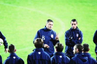 El poate fi primul transfer al Stelei in 2012! Pe cine aduce Becali in locul lui Latovlevici pentru visul finalei Europa League
El poate fi primul transfer al Stelei in 2012! Pe cine aduce Becali in locul lui Latovlevici pentru visul finalei Europa League