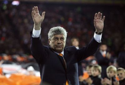 
	Danut Lupu, Sumudica, Dinu Vama si Rica Raducanu au ajuns la SPITAL sa-l vada pe Lucescu! Ar putea ramane internat peste noapte
