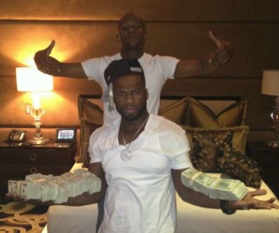 
	Glume de 50 de centi! Floyd Mayweather si 50 Cent s-au pozat cu gramezi de bani si apoi au facut misto de copilul lui Jay-Z si Beyonce! Vezi poza ORIBILA:
