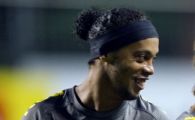 
	Ronaldinho e GENIAL si in afara terenului! REPLICA incredibila a starului cand a fost prins de antrenor cu o femeie in cantonament:
