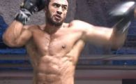 
	Local Kombat Terminatorii prezinta: Cum a ajuns Badr Hari baiatul rau din K-1! Si-a calcat adversarii pe cap, la propriu! SUPER VIDEO 

