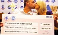 Un simplu joc i-a schimbat viata: Un suporter a castigat 45 de milioane de euro, acum vrea sa-i bage in fotbal! Ce va face cu banii