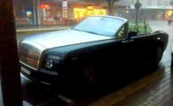 
	Miliardarul pe care Gigi il priveste invidios cu ranga in mana! :))&nbsp;Cum si-a DISTRUS un Rolls Royce de 700.000 euro! VIDEO
