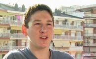 
	"Sa nu-l iei, ma, in echipa ta! Uite ce COSURI are pe fata!" Acum toata planeta s-a INDRAGOSTIT de pustiul asta! Te prinzi cine e? :)
