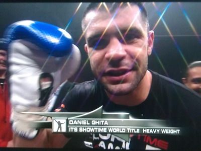 VIDEO Ghita si-a luat revansa in fata lui Gerges cu un KO SENZATIONAL! Badr Hari se retrage din K1 cu un KO demential! Toate rezumatele:
VIDEO Ghita si-a luat revansa in fata lui Gerges cu un KO SENZATIONAL! Badr Hari se retrage din K1 cu un KO demential! Toate rezumatele: