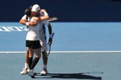 
	Zi istorica! Tecau e CAMPION la Australian Open! Tecau/Mattek-Sands vs Paes/Vesnina 6-3, 5-7, 10-3 Cati bani ia dupa finala
