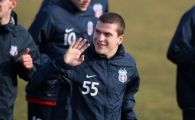 
	Epuizat de Piti, Bourceanu a cedat nervos la primul meci din 2012 la Steaua! A luat 'rosu' la 5 minute dupa ce a intrat pe teren!
