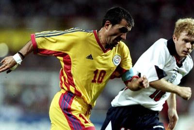 
	Hagi joaca iar fotbal si a ajuns la Ajax! Magicianul dupa care Romania PLANGE ar da orice pentru un meci in nationala
